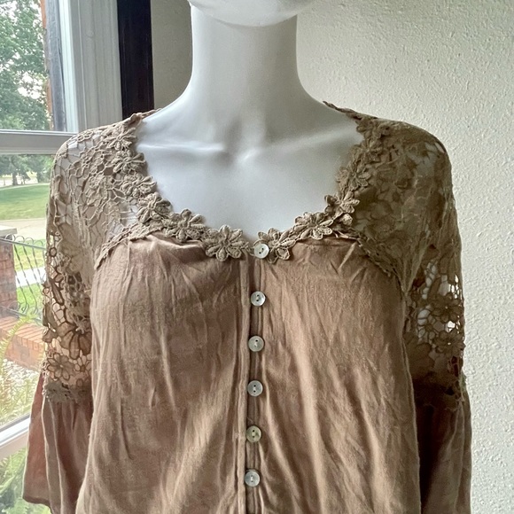 Vici floral lace button down top - Picture 5 of 9